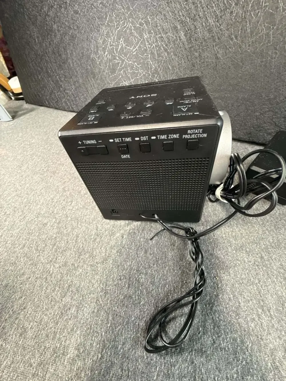 Sony ICF-C1T Cube AM/FM Dual Alarm Clock Radio with Mirror Finish and Time Proje